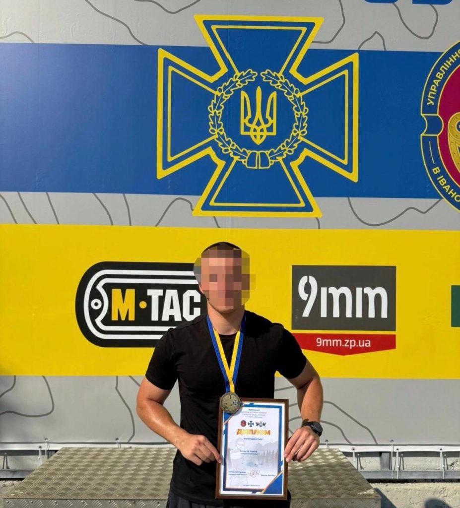 курсант Інституту СБУ на змаганнях зі стрільби